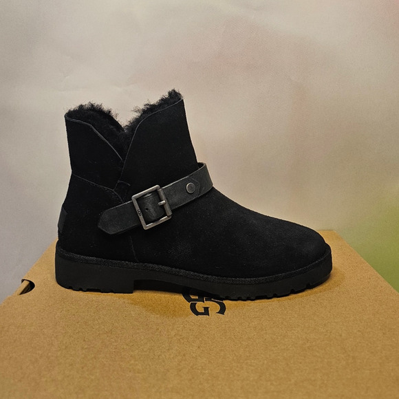 UGG Women's Romely Short Buckled Booties Size 5.5 Black NWT - Picture 1 of 6
